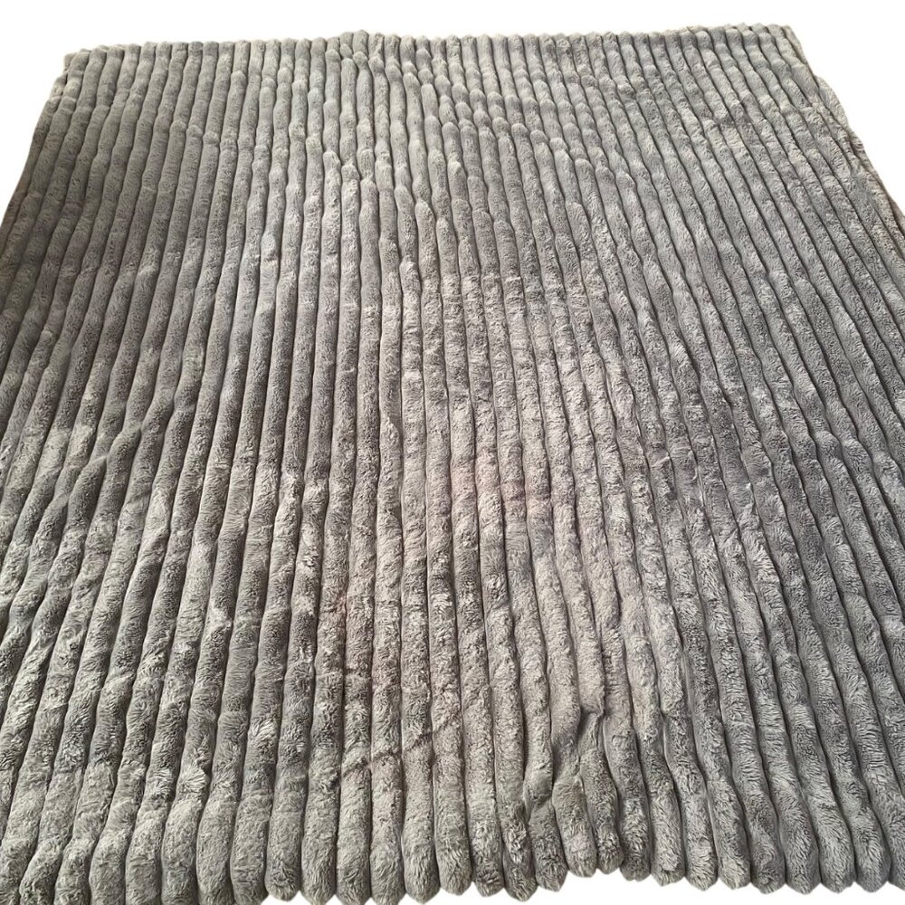 Frye Luxe Faux‎ Fur Plush King Size Blanket Gray Ribbed Textured Heavy Defects